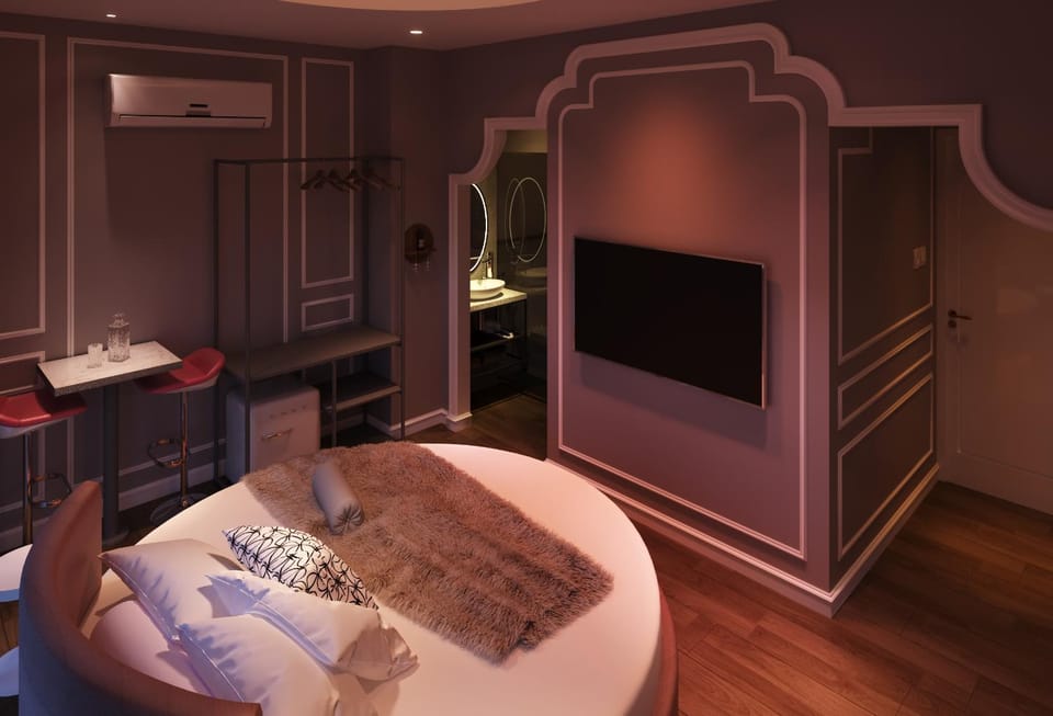 Communal lounge/ TV room, Bed, TV and multimedia, Bedroom, air conditioner