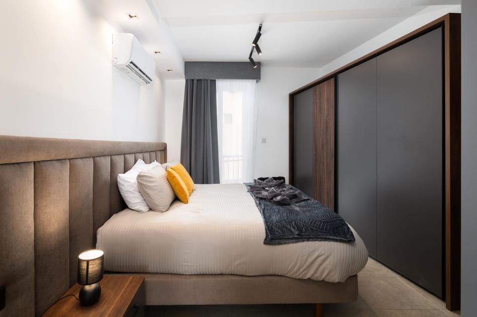 Modern 2BR Duplex Penthouse with Front Balcony and Large Terrace - Close to Saint Julians & Sliema Apartment in Sliema