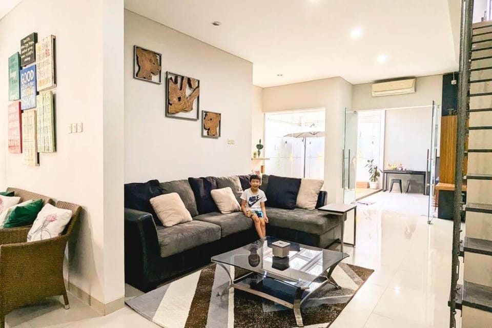 Cottonwood Villa Kuantan Jogja - Pool Netflix Gym Villa in Special Region of Yogyakarta