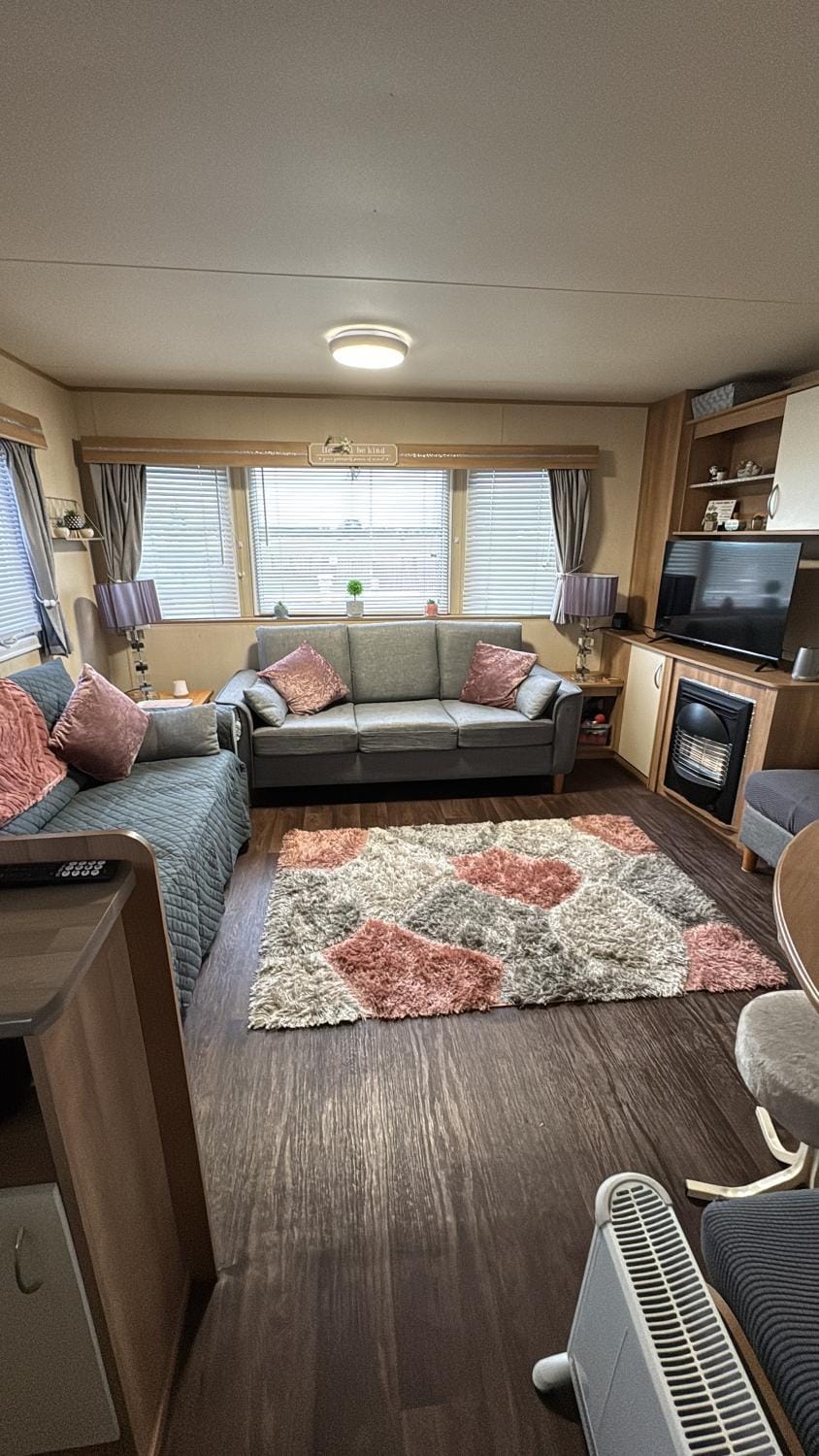 Buckley's Retreat - 3 Bedroom Family Caravan overlooking fishing lakes at Golden Palm Resort House in Chapel Saint Leonards