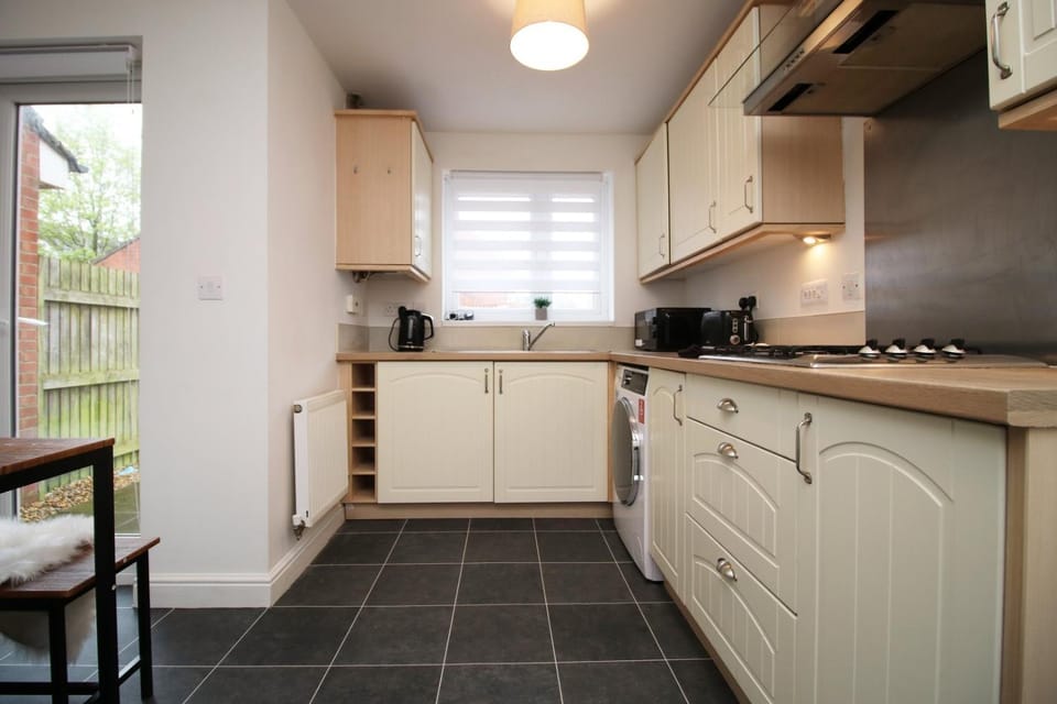 5 bedroom sleeps 10 | City Centre Newport Bed and Breakfast in Newport