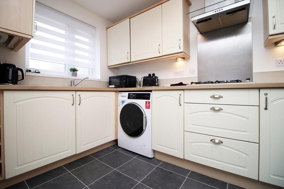 5 bedroom sleeps 10 | City Centre Newport Bed and Breakfast in Newport