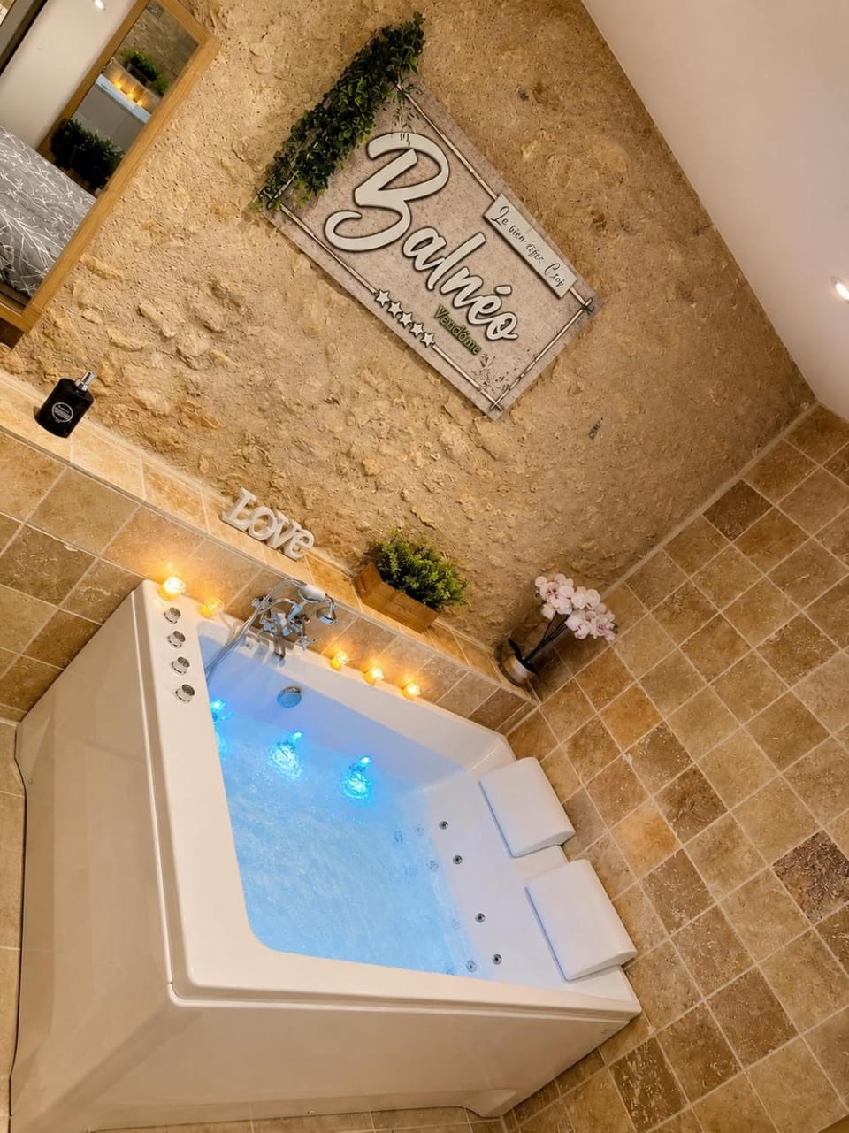 Loft Suite de luxe - Jacuzzi - SPA - Balnéo Vendôme Apartment in Vendôme