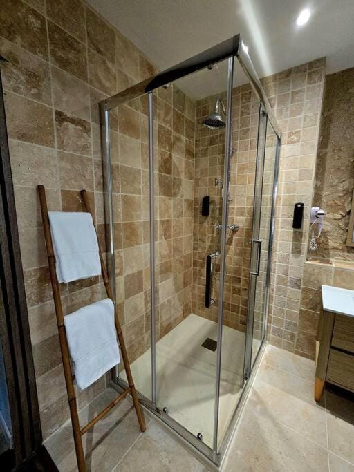 Loft Suite de luxe - Jacuzzi - SPA - Balnéo Vendôme Apartment in Vendôme