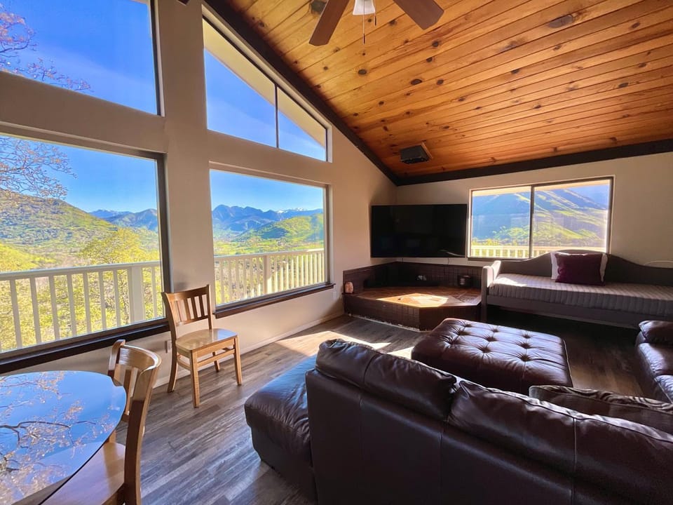 Natural landscape, TV and multimedia, View (from property/room), Living room, Mountain view