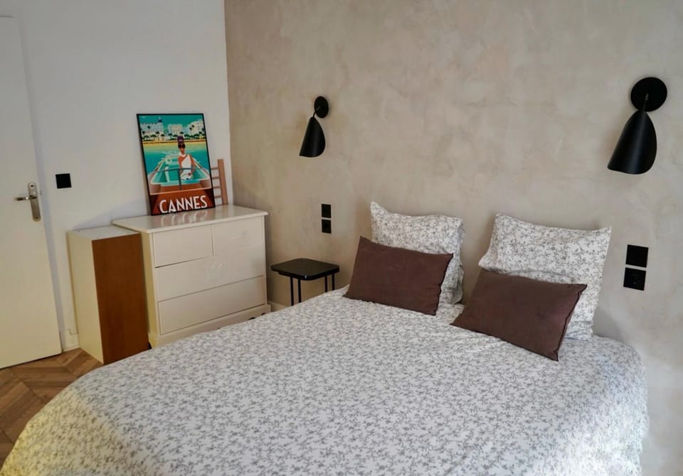 T2 Appartement 55m2 Terrasse 20m2 - à 15min à pied du Centre Ville - Wifi - Air conditioning Apartment in Cannes