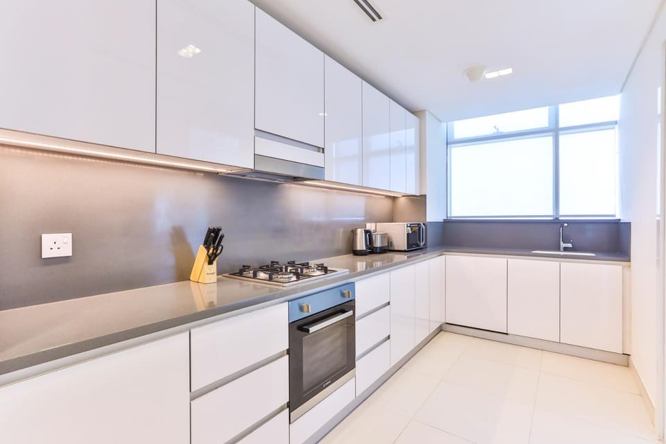 Kitchen or kitchenette, minibar, stove, toaster
