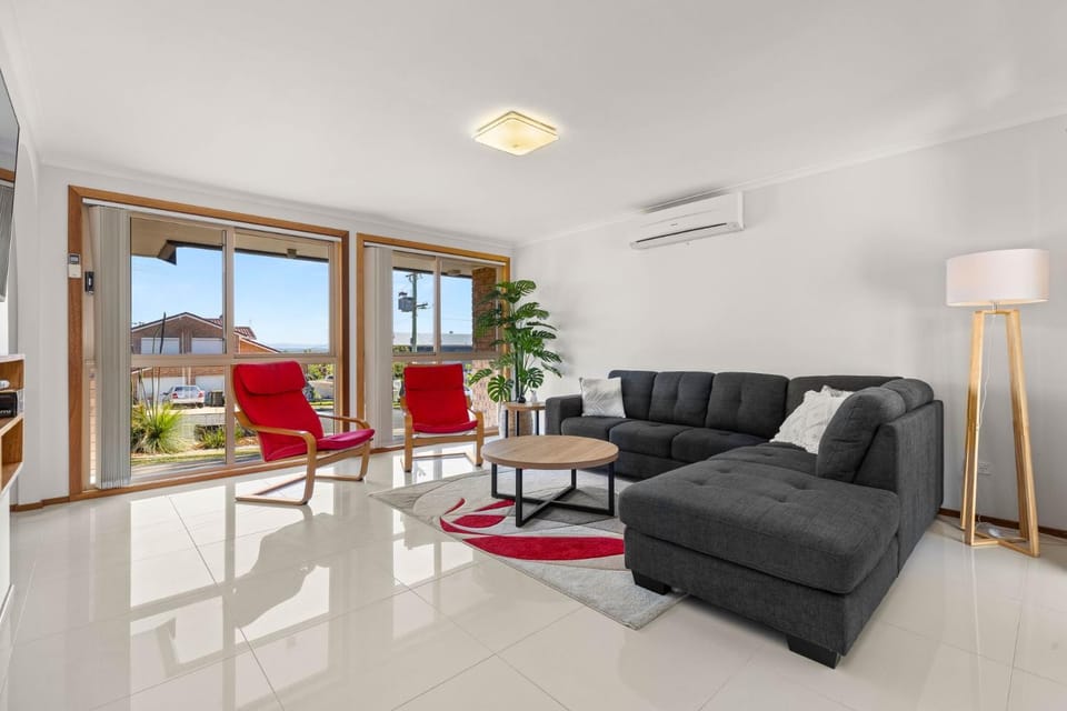 Colloden Beach House by Experience Jervis Bay House in Vincentia