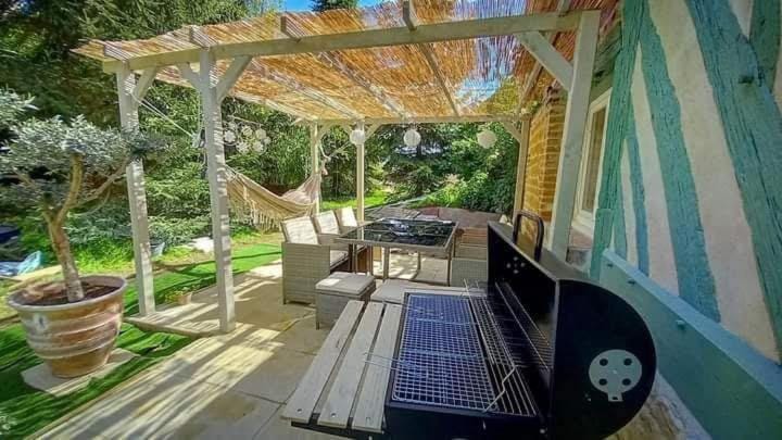 Patio, Spring, BBQ facilities, Garden, Garden view