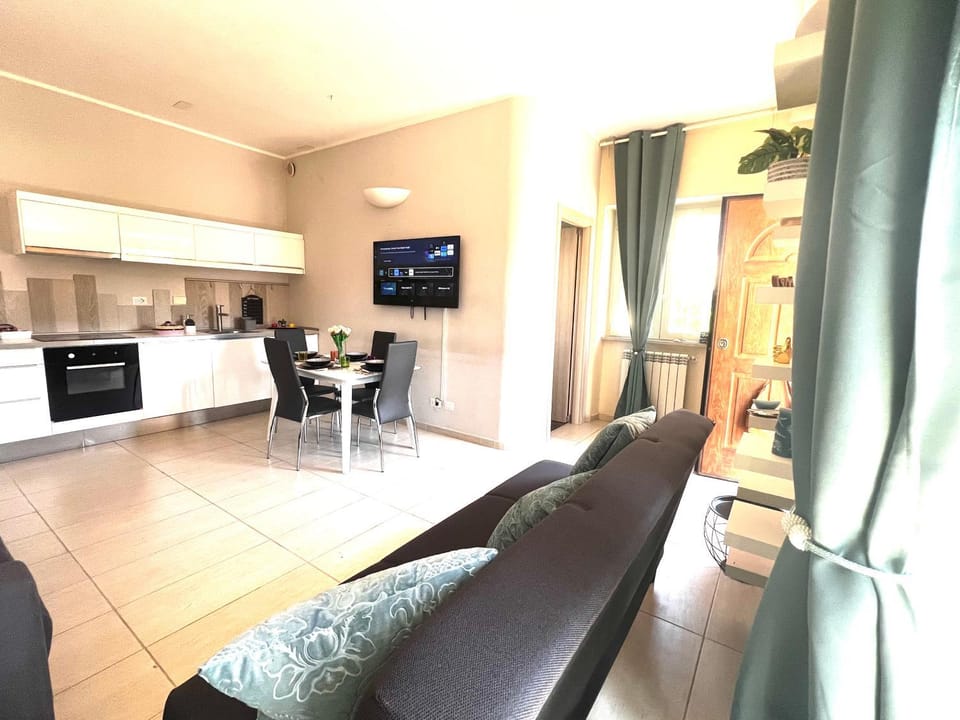 TV and multimedia, Kitchen or kitchenette, Living room, Dining area