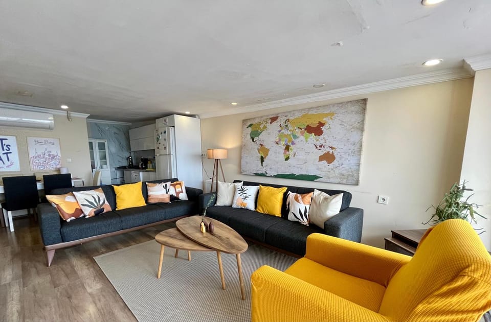 Kitchen or kitchenette, Seating area, Dining area