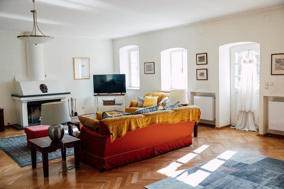 Communal lounge/ TV room, TV and multimedia, Living room, Seating area, Evening entertainment