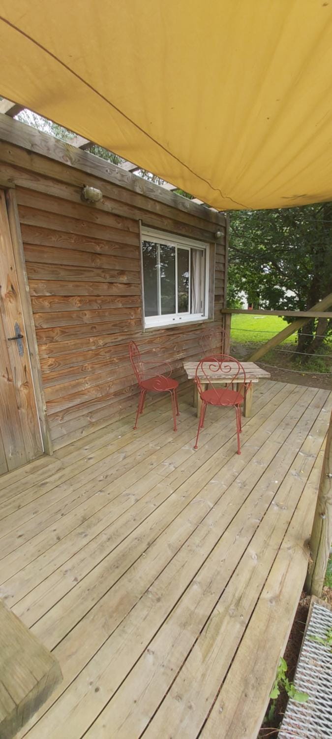 Cabane en bois au calme Campground/ 
RV Resort in Nouvelle-Aquitaine
