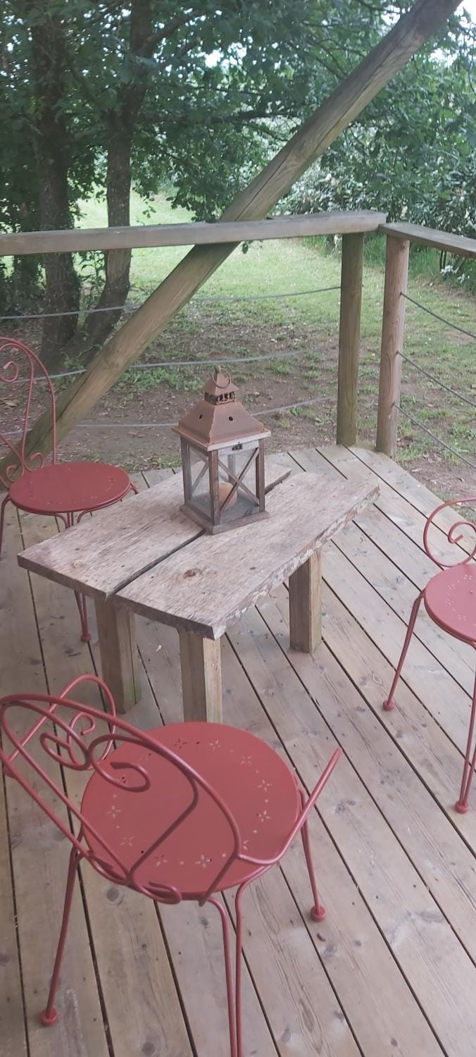 Cabane en bois au calme Campground/ 
RV Resort in Nouvelle-Aquitaine