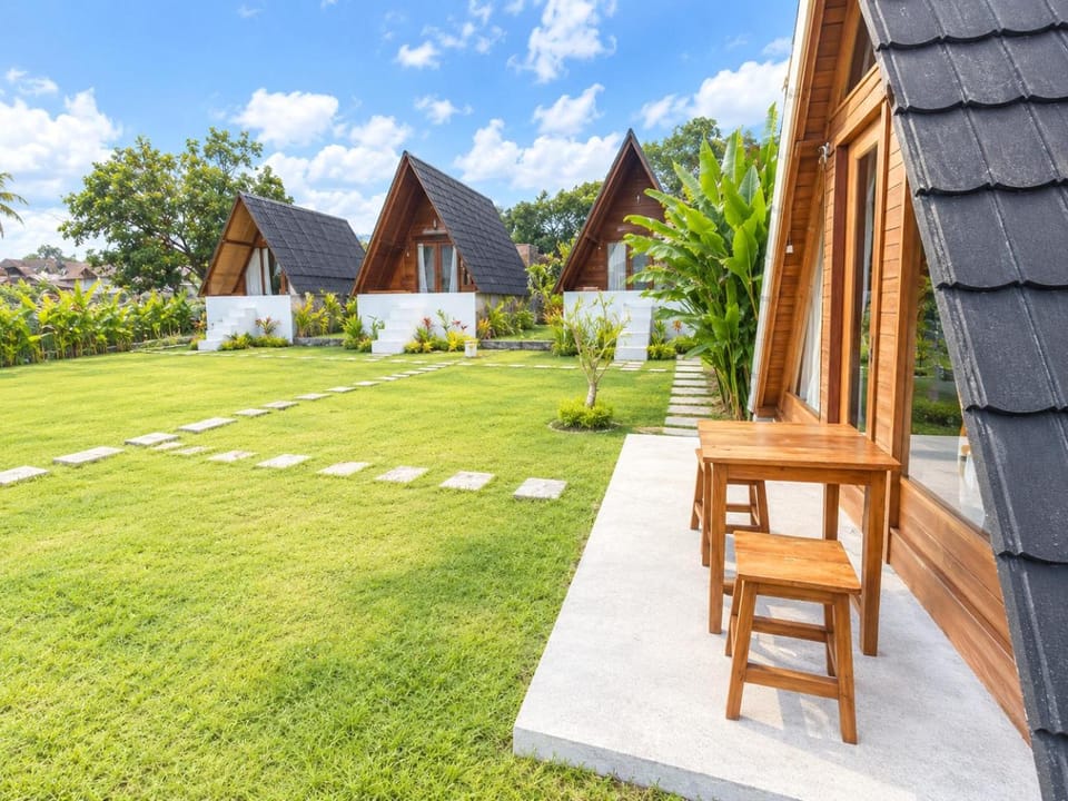 Property building, Spring, Day, Natural landscape, Garden, Garden view