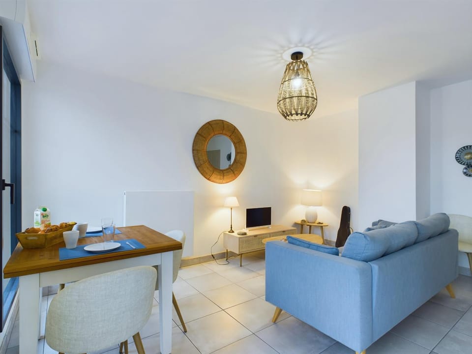 Communal lounge/ TV room, Living room