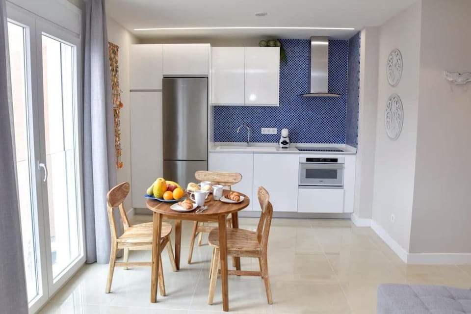 Kitchen or kitchenette, Dining area, stove, toaster