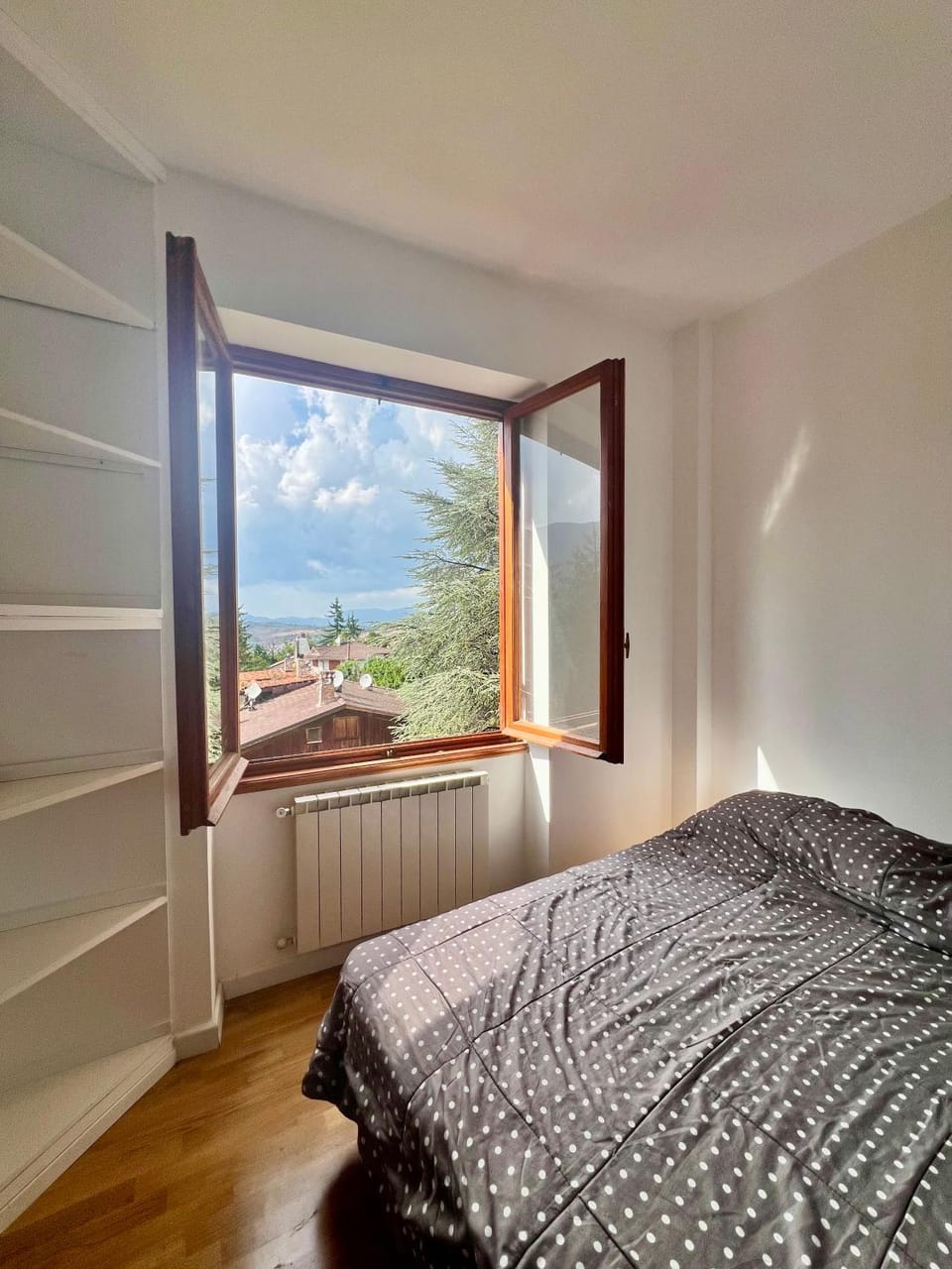 Bed, Natural landscape, Photo of the whole room, Bedroom, Mountain view