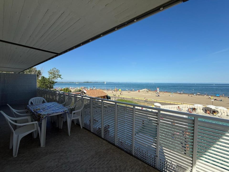 View (from property/room), Balcony/Terrace, Sea view