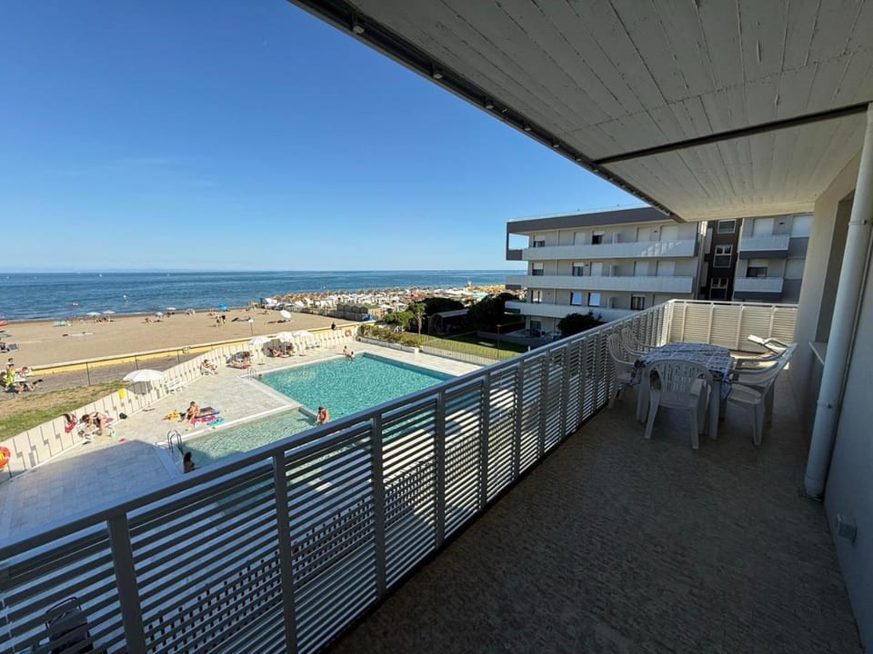 View (from property/room), Balcony/Terrace, Pool view, Sea view, Swimming pool