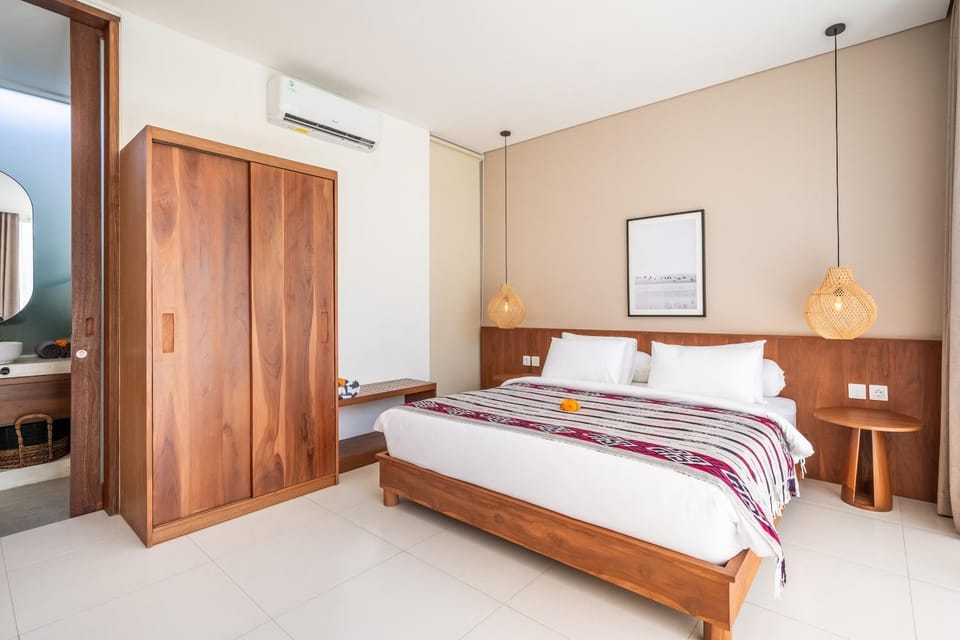 Bed, Bedroom, wardrobe, air conditioner