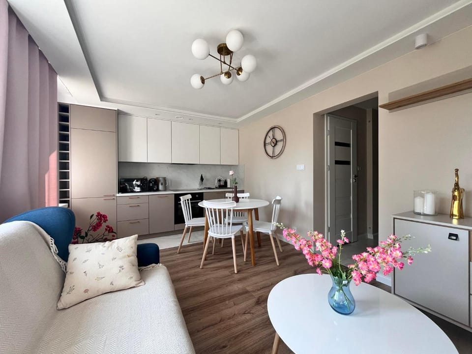 Kitchen or kitchenette, Living room, Seating area, Dining area, dishwasher, stove