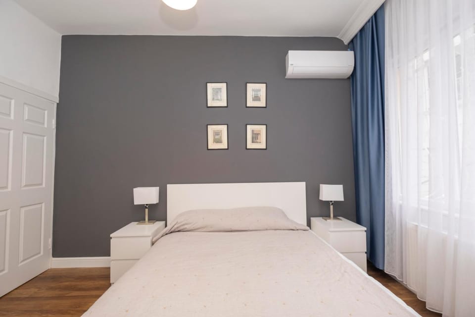Bed, Photo of the whole room, Bedroom, air conditioner