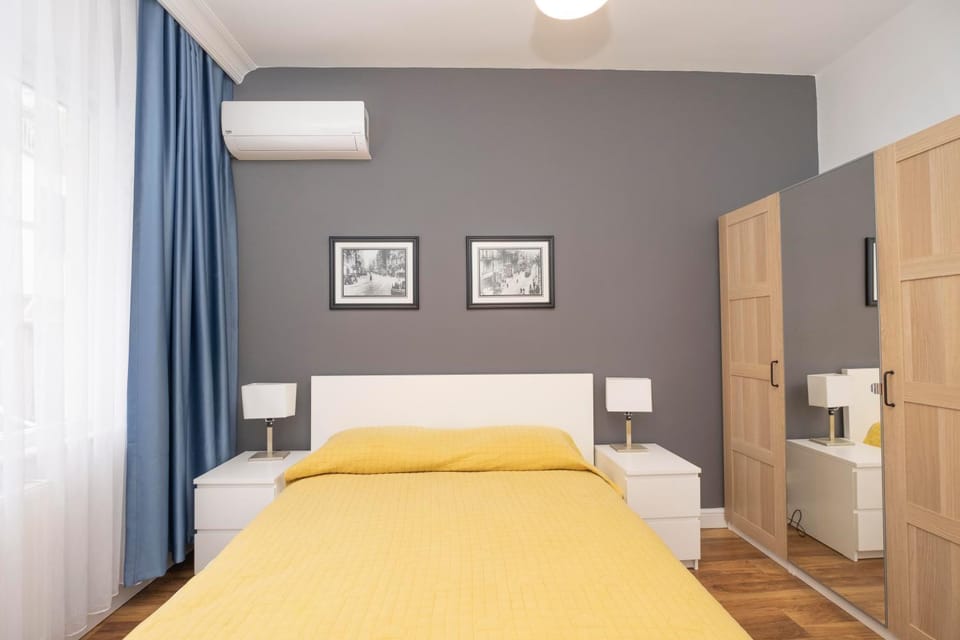 Bed, Photo of the whole room, Bedroom, wardrobe, air conditioner