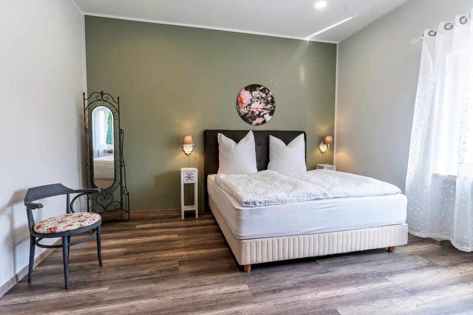 Bed, Photo of the whole room