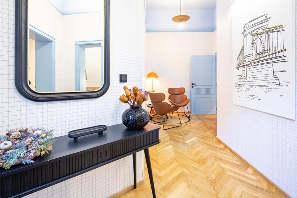 Central - Quiet Sleep for Solo Traveller Apartment in Budapest