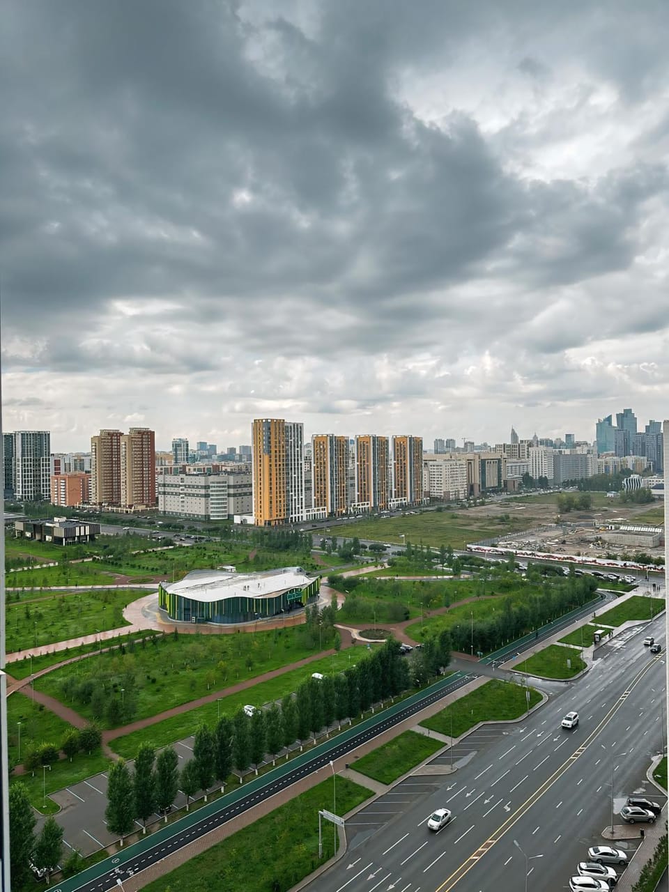 Property building, Day, Neighbourhood, Bird's eye view, City view, Street view, Location, Parking
