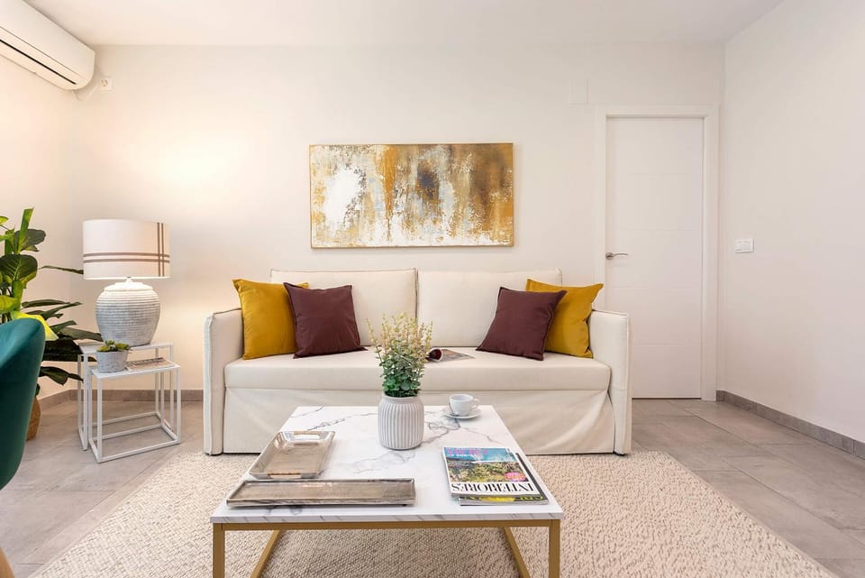 TV and multimedia, Living room, Seating area, air conditioner