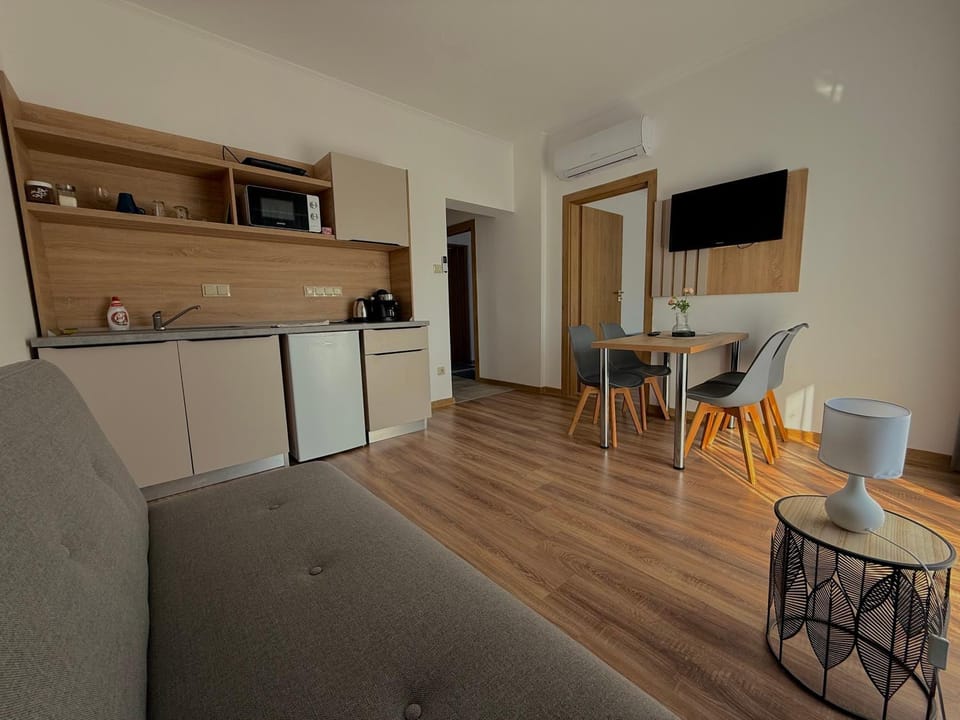 Kitchen or kitchenette, Living room