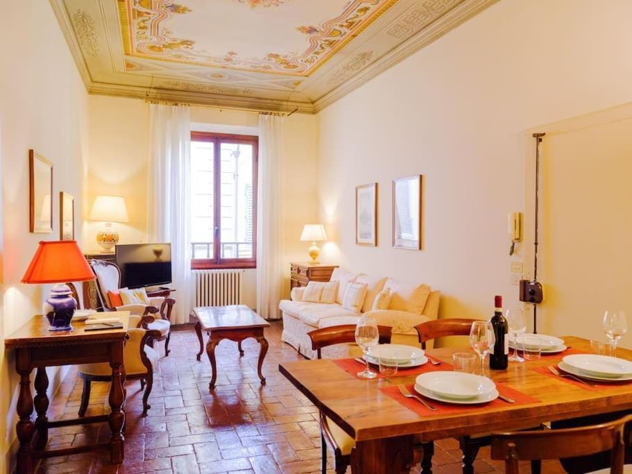 Living room, Seating area, Dining area, Evening entertainment