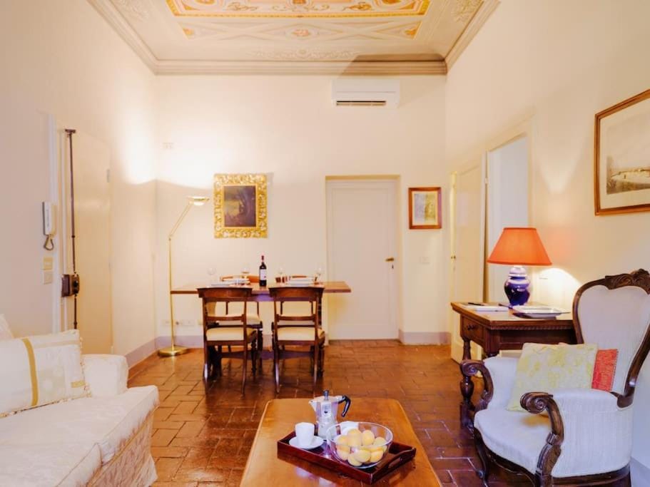 Living room, Seating area, Dining area, Evening entertainment