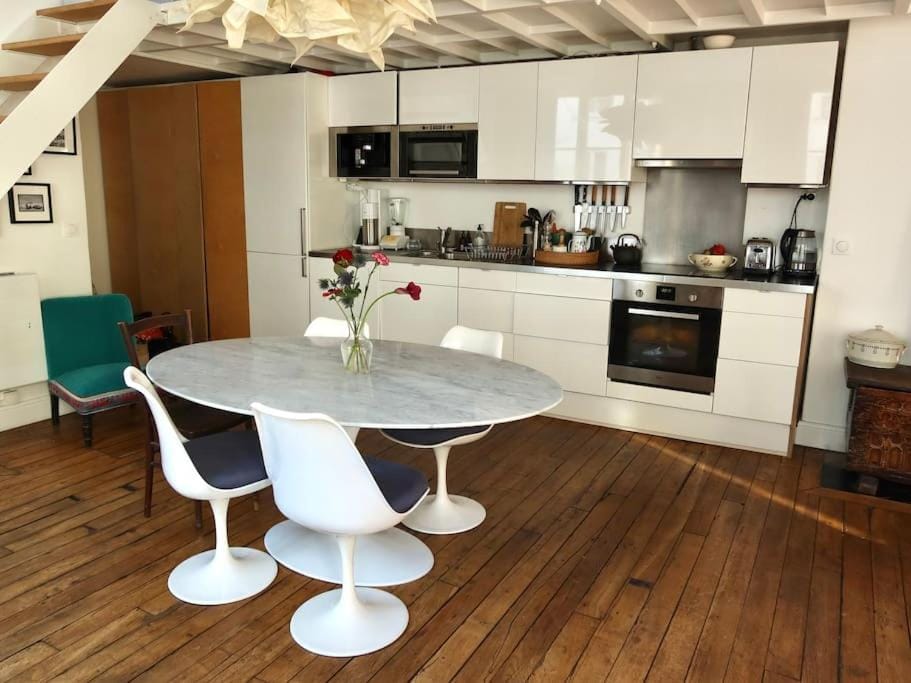 Loft style condo 4 people in central and trendy Paris Apartment in Paris