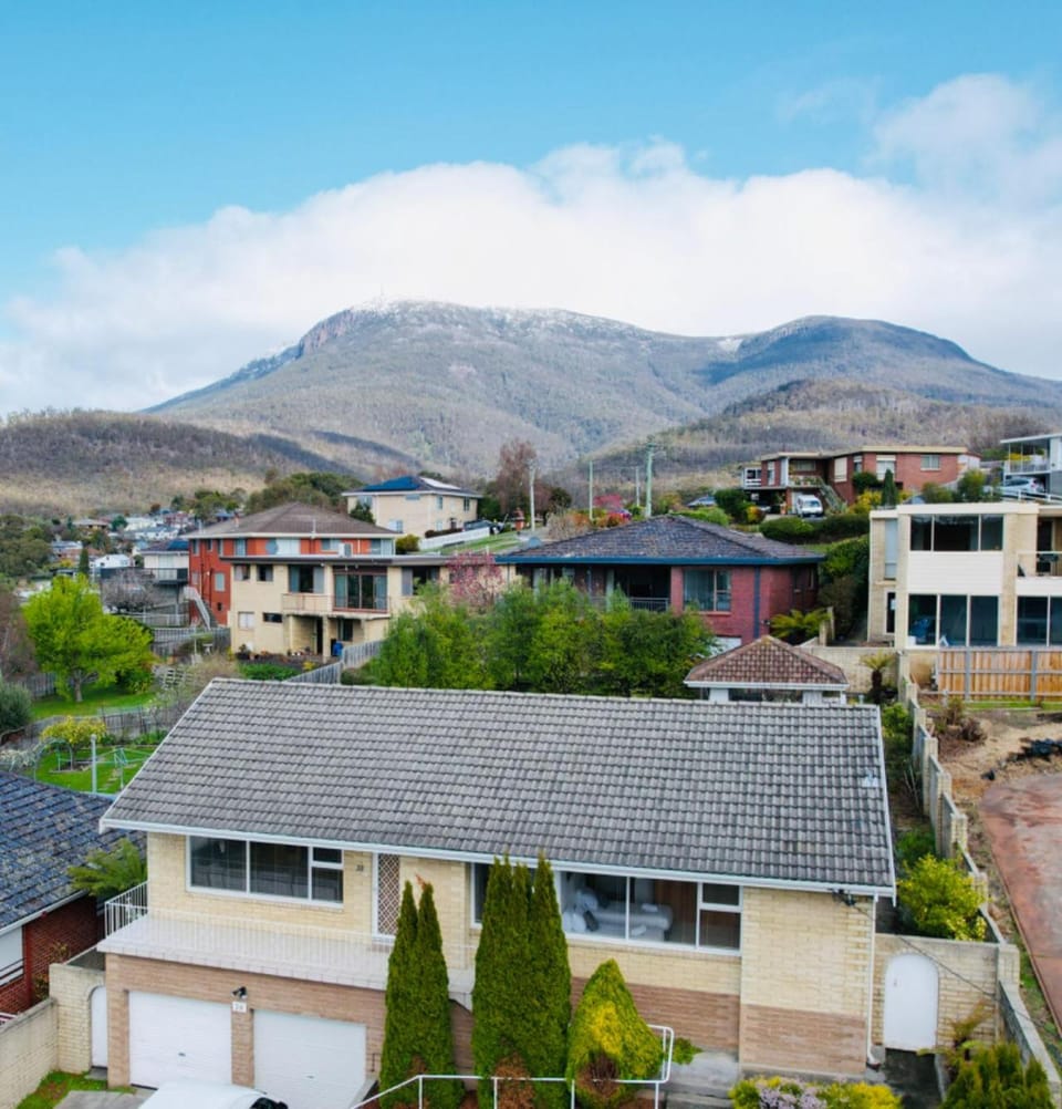 Sunny garden house Villa in Glenorchy