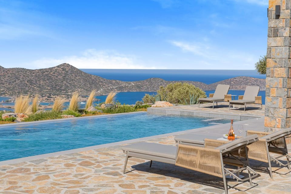 Balcony/Terrace, Sea view, Swimming pool, sunbed