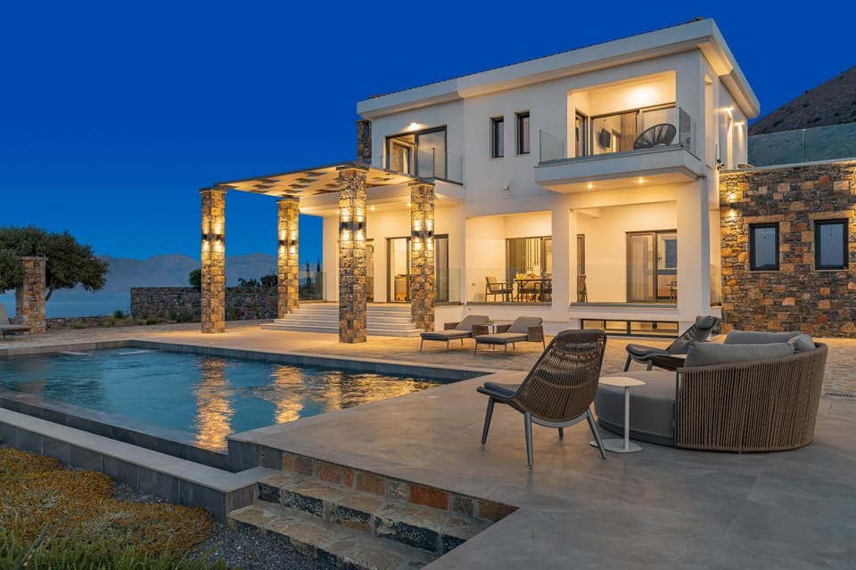 Property building, Sea view, Swimming pool, sunbed