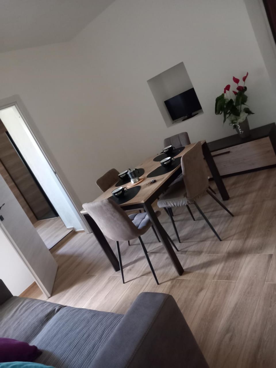 Luxury Garden Flat Apartment in Carbonia