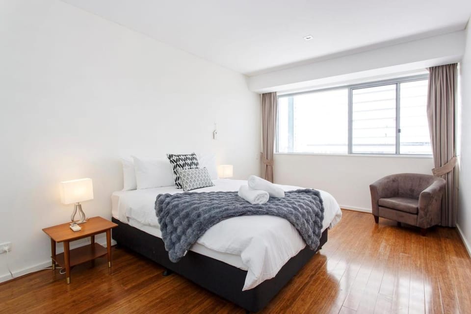 Gallery On High Pool, Port Views & Free Park Apartment in Perth