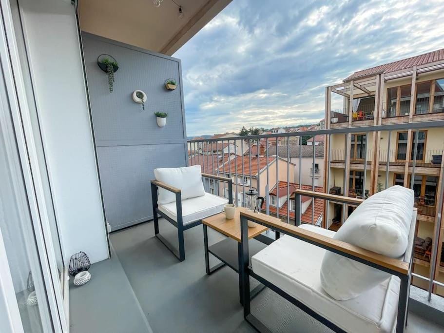 View (from property/room), Balcony/Terrace, City view