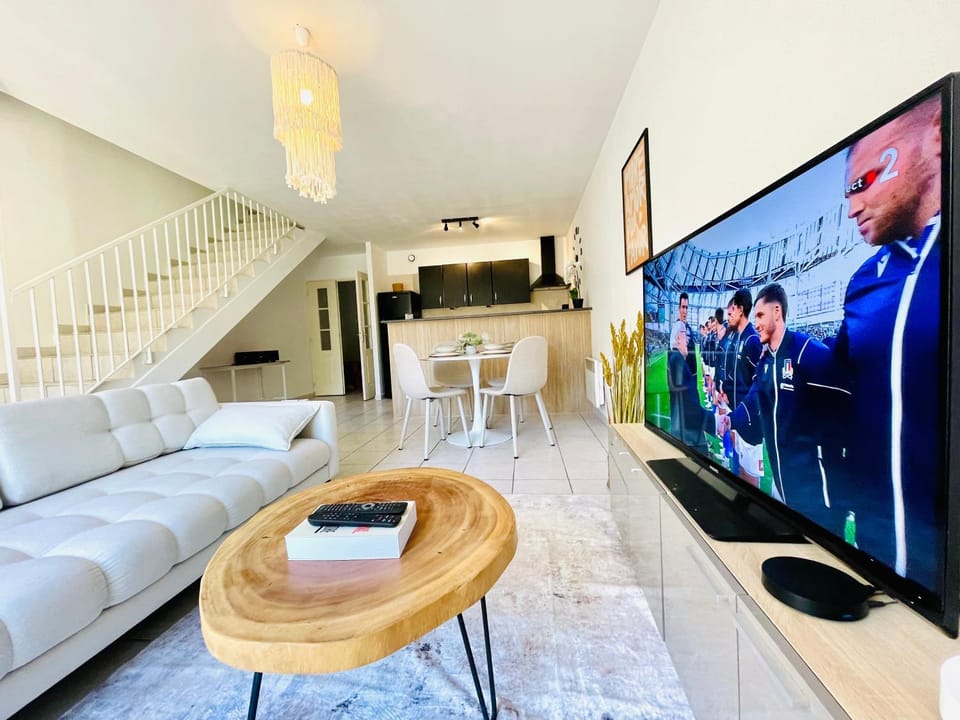 TV and multimedia, Living room, Seating area, Quiet street view