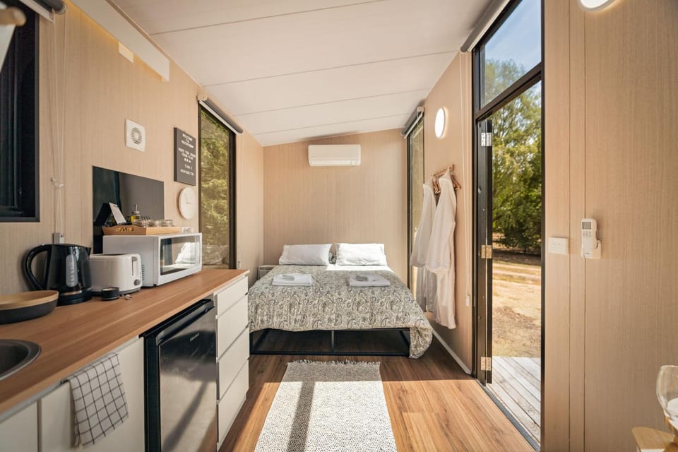 Bed, Kitchen or kitchenette