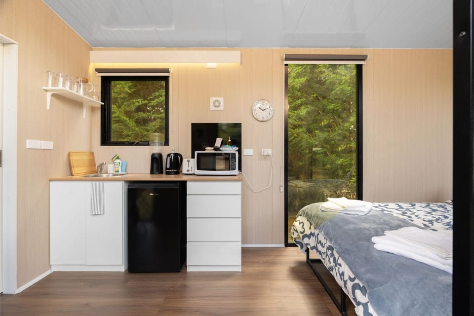 Bed, Kitchen or kitchenette