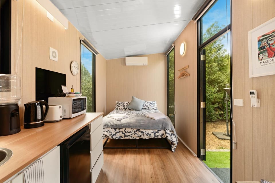 Bed, Kitchen or kitchenette