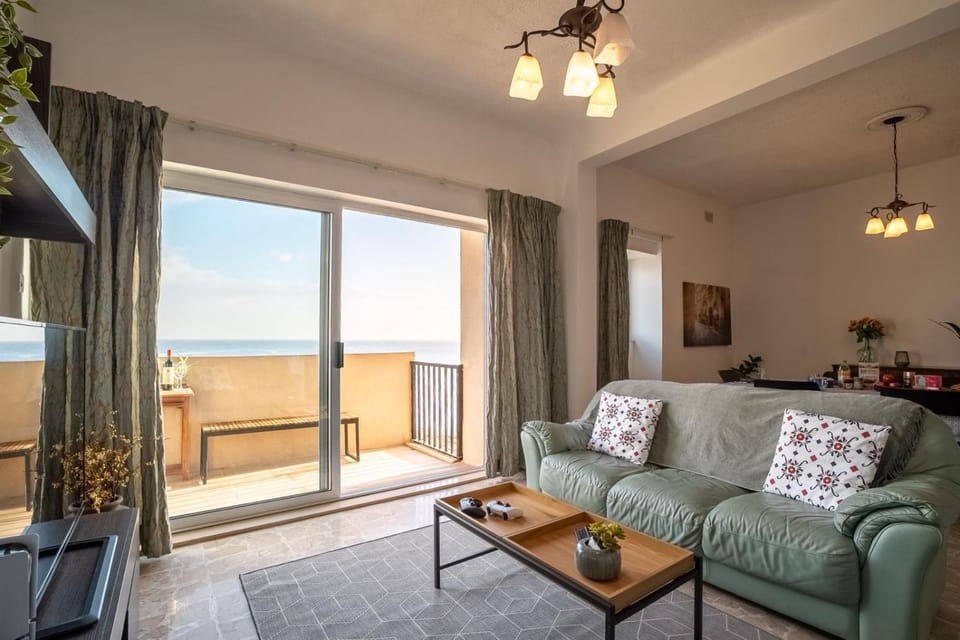 Sea Front 3 Bedroom Apartment with PS5 Apartment in Sliema