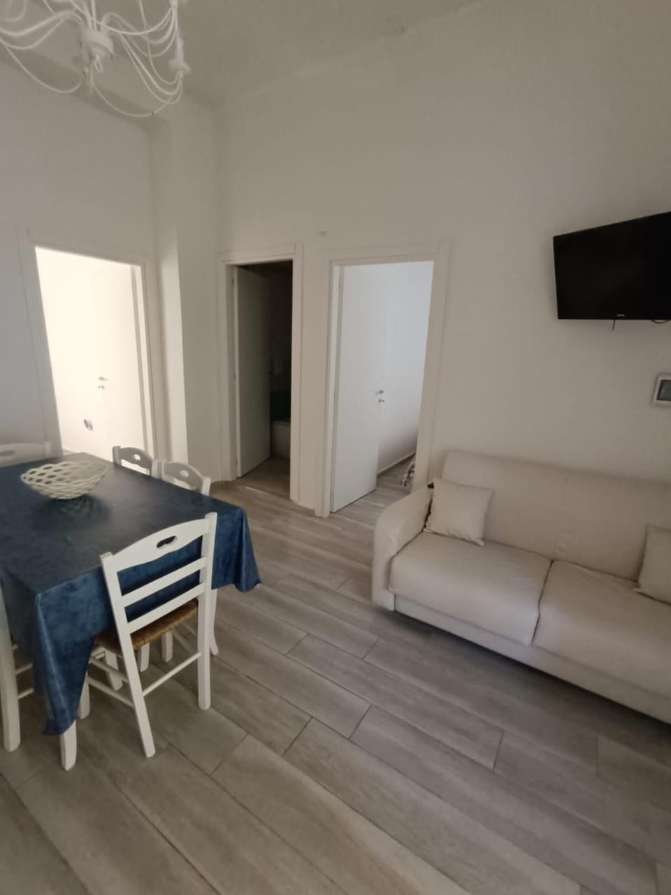 TV and multimedia, Living room, Seating area, kitchen