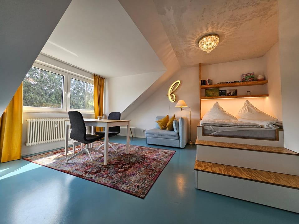 Bed, Living room, Photo of the whole room, Seating area, Bedroom