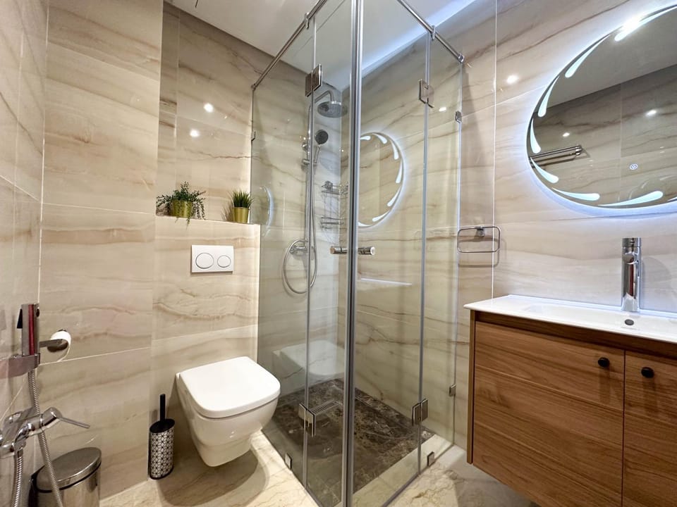Shower, Toilet, Bathroom, towels
